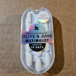 Olive & June Maximalist Mani Press-On Nails Almond Long Iridescent Chrome